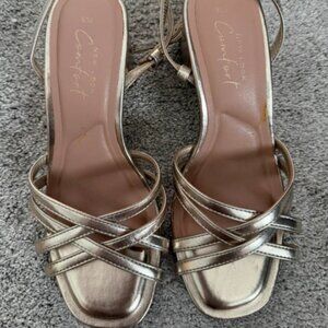 Strap heeled sandal size 5